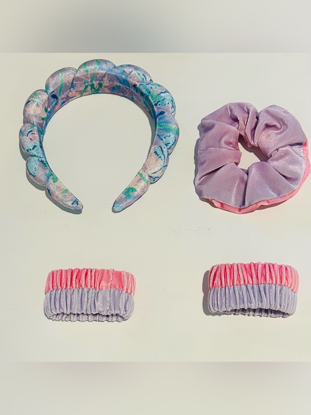 New Lilly Pulitzer Self Care Set Spa Headband Scrunchie Wristbands 2 Face Pads